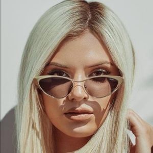 NWT quay and Alissa violet cateye sunglasses